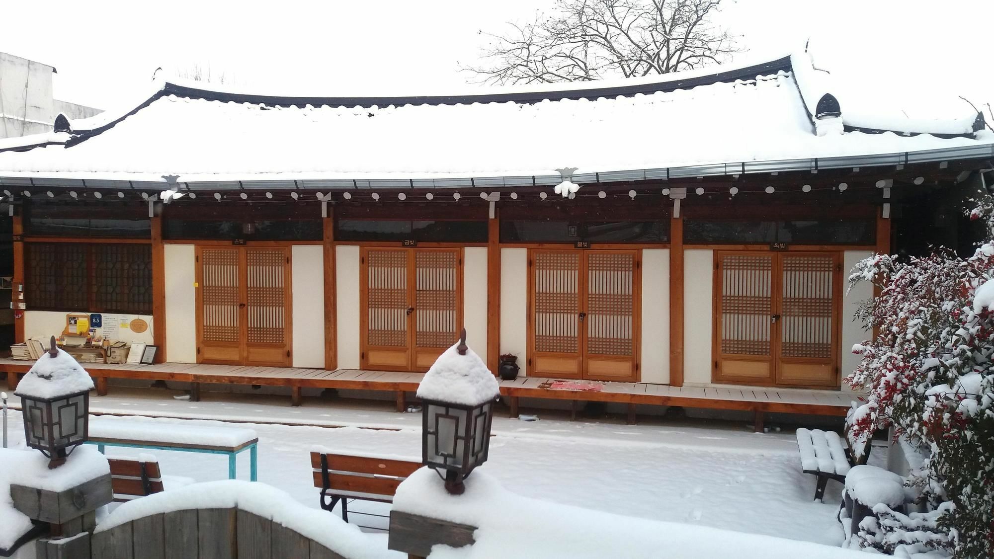 Dukmanjae Jeonju Exterior foto